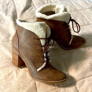 Brown fleece lined bootie - size 8